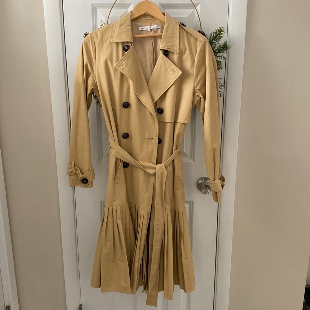 Stylish raincoat. Worn a handful of times. No rips, stains or wear.